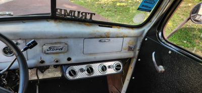 The Southern Air Retro Mustang Style AC/Heat unit is a perfect fit for the compact cab of this 41 Ford Tow Truck!